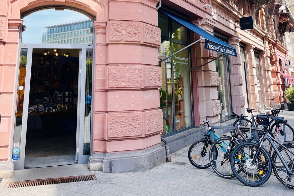 Die Tourist Information in Wiesbaden erhält erneut das Qualitätssiegel i-Marke