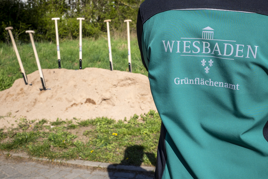 Die Bauarbeiten zur Umgestaltung des Bülowplatzes in der Wiesbadener Innenstadt müssen für zwei bis drei Wochen unterbrochen werden, sollen aber trotzdem planmäßig enden.