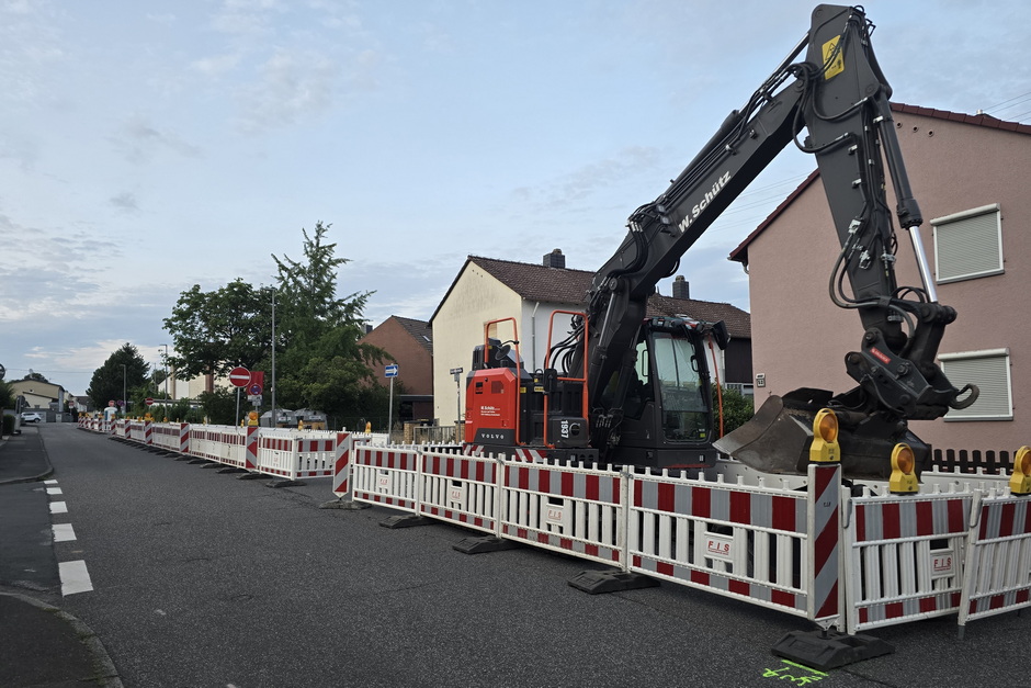 Einbahnstraße wegen Bauarbeiten in der Hunsrückstraße in Wiesbaden Nordenstadt