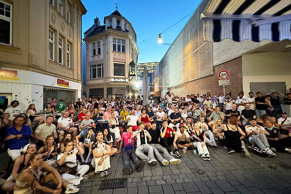 In der Wiesbadener Altstadt hat die Fußball-WM für große Begeisterung gesorgt.