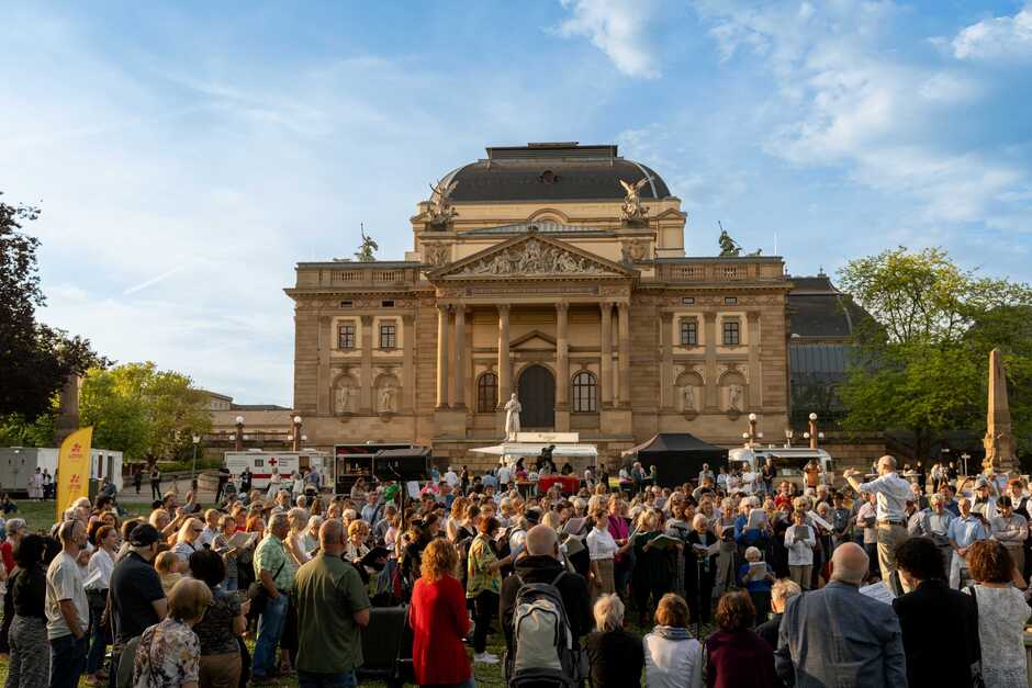 Die Intendantinnen ziehen eine positive Bilanz der 130. Internationalen Maifestspiele 2026 in Wiesbaden.