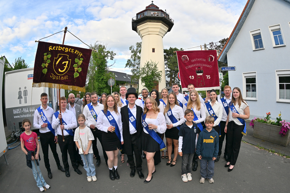 Vier Tage Kerb, Livemusik, Public Viewing und Familienprogramm: Die Igstadter Lindenkerb lädt vom 18. bis 21. Juni 2026 nach Wiesbaden-Igstadt ein. Unter dem Motto „Bagger(n) an der Linde“ wird nicht nur gefeiert – sondern auch ein Stück Ortsgeschichte verabschiedet.