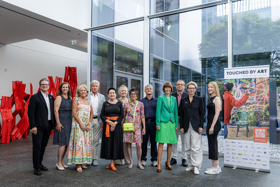 Das Wiesbadener Kunstprojekt „Touched-by-Art“ erreicht mit Preview und Versteigerung den vorläufigen Höhepunkt