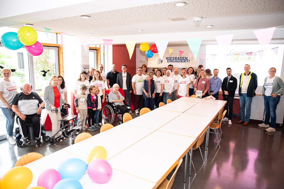 Mit einem generationsübergreifenden Projekt im Pflegezentrum Bierstadt ist am Freitag die 22. Aktionswoche „Wiesbaden Engagiert!“ gestartet. Mehr als 1.500 Teilnehmende aus über 100 Unternehmen setzen sich eine Woche lang für soziale, ökologische und Bildungsprojekte in Wiesbaden ein.