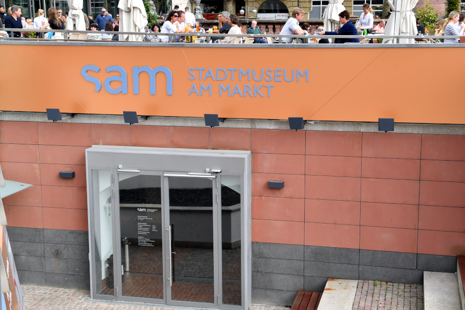 Kultur zum Feierabend: Stadtmuseum Wiesbaden lädt zur Sonderführung durch die Christian-Dell-Ausstellung ein