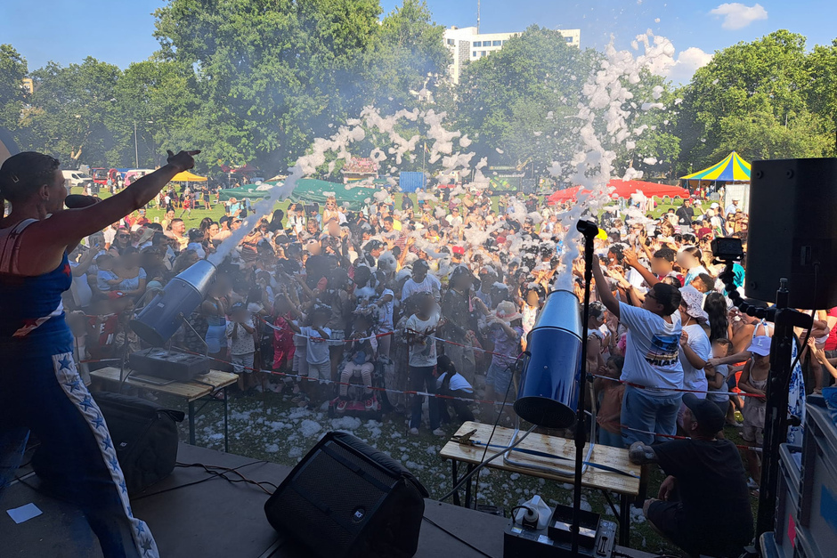 Zum Abschluss der Sommerwiese in Wiesbaden wurden an die Kinder und Familien 300 Eisgutscheine verteilt.