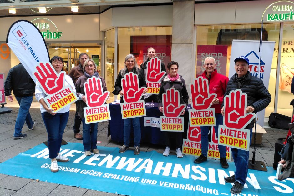 Auch in Wiesbaden fordert der DGB mehr bezahlbaren Wohnraum und einen sofortigen sechsjährigen Mietenstopp.