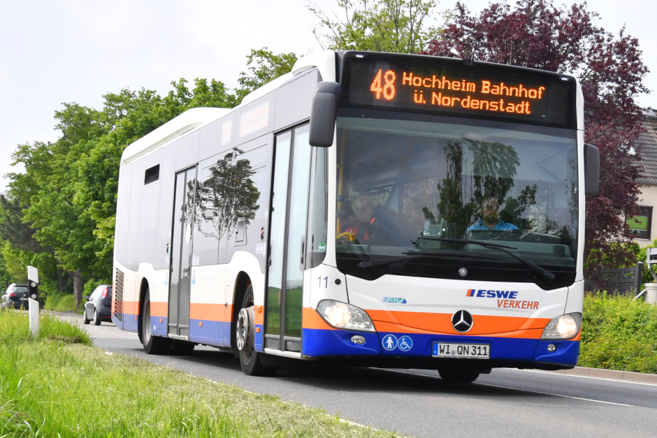 Zum Hochheimer Weinfest vom 10. bis 13. Juli passt ESWE Verkehr den Linienverkehr an. Auf der Linie 46 gilt bereits ab Donnerstag, 9. Juli, bis Dienstag, 14. Juli, ein geänderter Fahrtweg. Zusätzlich bietet ESWE Verkehr ein Veranstaltungsticket für die bequeme An- und Abreise an.