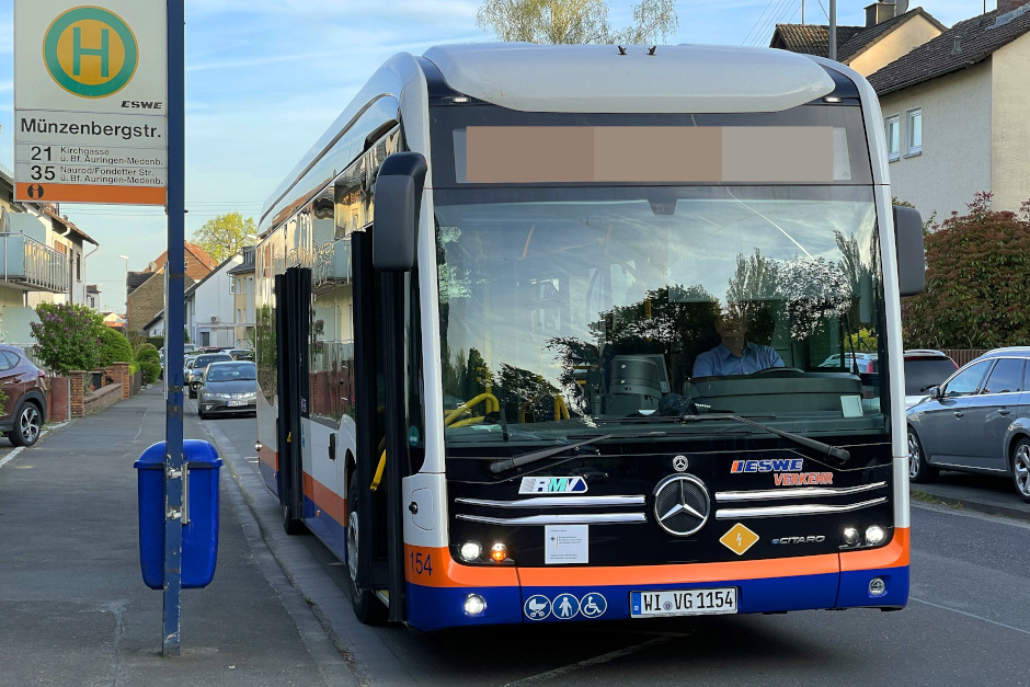 Sperrung der Pfortenstraße in Wiesbaden-Kloppenheim. Busse werden umgeleitet.