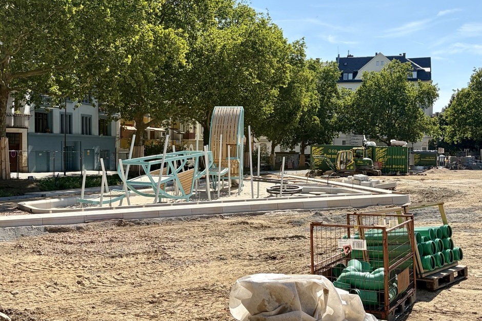 Eine Baustellenführung informiert über den Baufortschritt des Elsässer Platz im Wiesbadener Westend