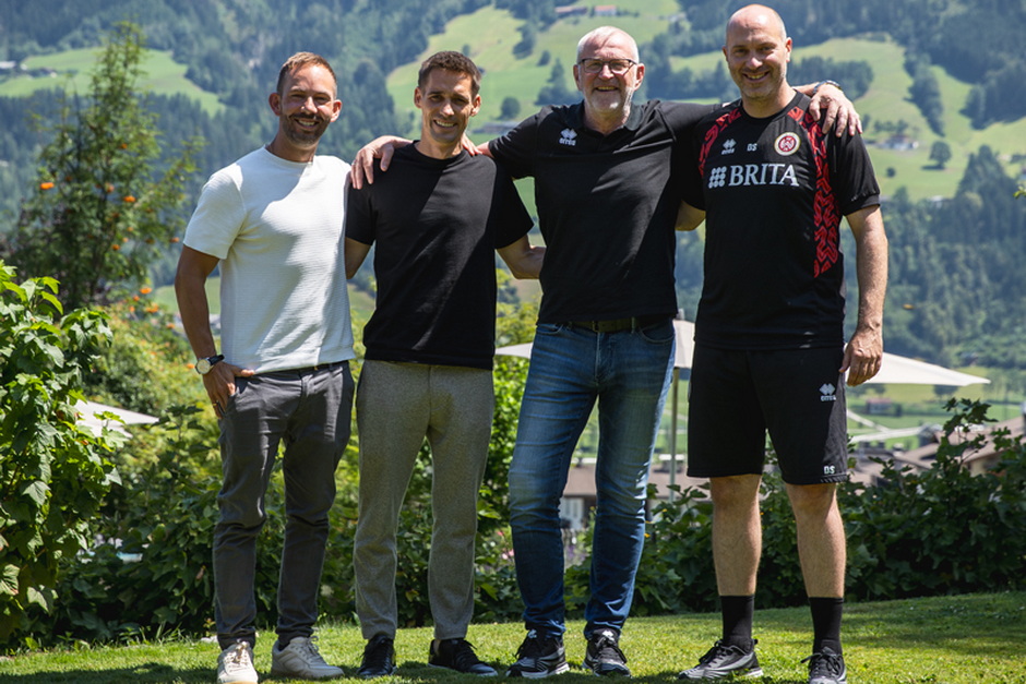 SV Wehen Wiesbaden Neuzugang Scout Philipp Klement (2. von links)