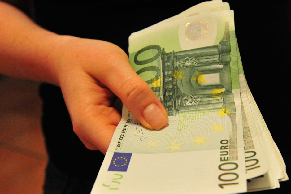 20.000 Euro Beute durch Schockanruf: Fiese Betrüger bringen Senior in Wiesbaden-Kostheim um Erspartes!