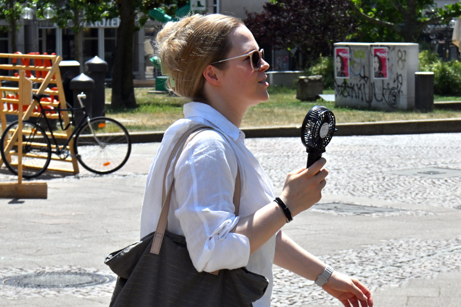 Zur Wochenmitte bleibt es in Wiesbaden hochsommerlich heiß, bevor ab Dienstag und Mittwoch örtlich Gewitter und Unwetter möglich sind. Zum Wochenende wird es vorübergehend etwas frischer, doch der Sommer 2026 ist laut Wetterprognose noch lange nicht vorbei.