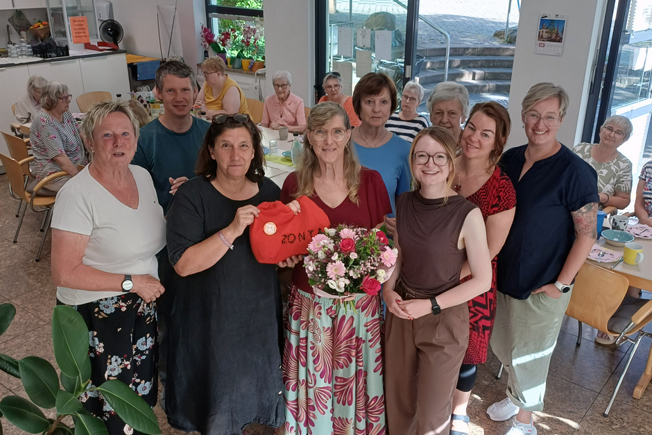 Der Zonta Club Wiesbaden hat eine Spende an das Frauenfrühstück Gräselberg übergeben