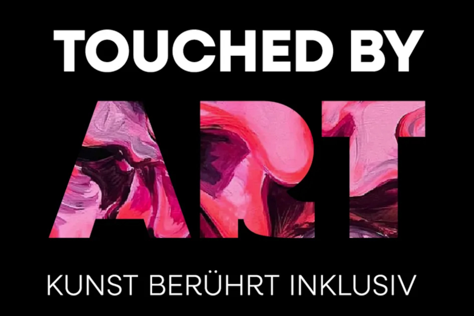Nach Preview und Kunstversteigerung im Museum Reinhard Ernst wird das inklusive Kunstprojekt „Touched by Art“ nun im Kunstverein Bellevue-Saal gezeigt. Die Ausstellung eröffnet am Donnerstag, 17. Juli, mit einer Vernissage in der Wilhelmstraße 32 und lädt dazu ein, Kunst als verbindende Form von Teilhabe zu erleben.