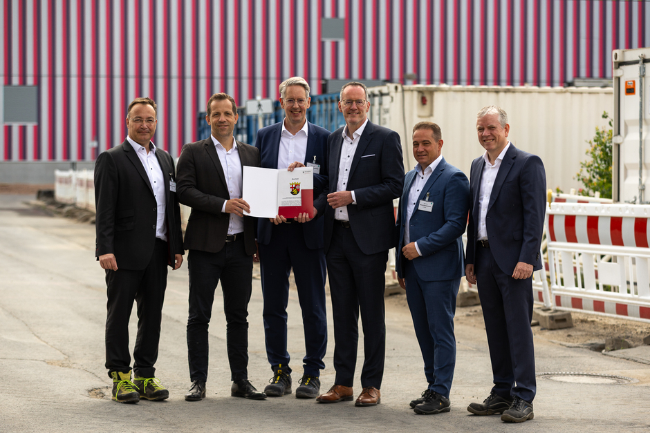 Das Hochmodernes Motorenkraftwerk auf der Ingelheimer Aue bei Wiesbaden kann gebaut werden