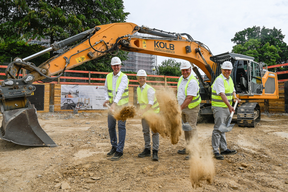Mit einem symbolischen Spatenstich hat sw netz den Startschuss für ein neues Umspannwerk in der Hölderlinstraße gegeben. Das Projekt mit einem Investitionsvolumen von 39 Millionen Euro soll künftig große Teile der Wiesbadener Innenstadt und des Behördenbergs mit Strom versorgen und ist ein wichtiger Baustein für die Energiewende in der Landeshauptstadt.