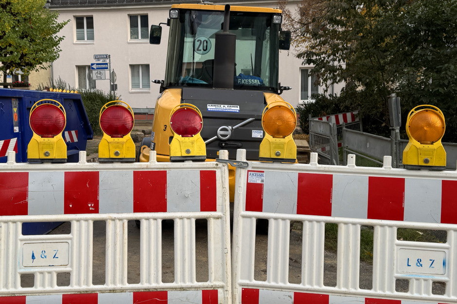 Sperrung der Karl-Marx-Straße in Wiesbaden-Dotzheim für Tiefbauarbeiten.