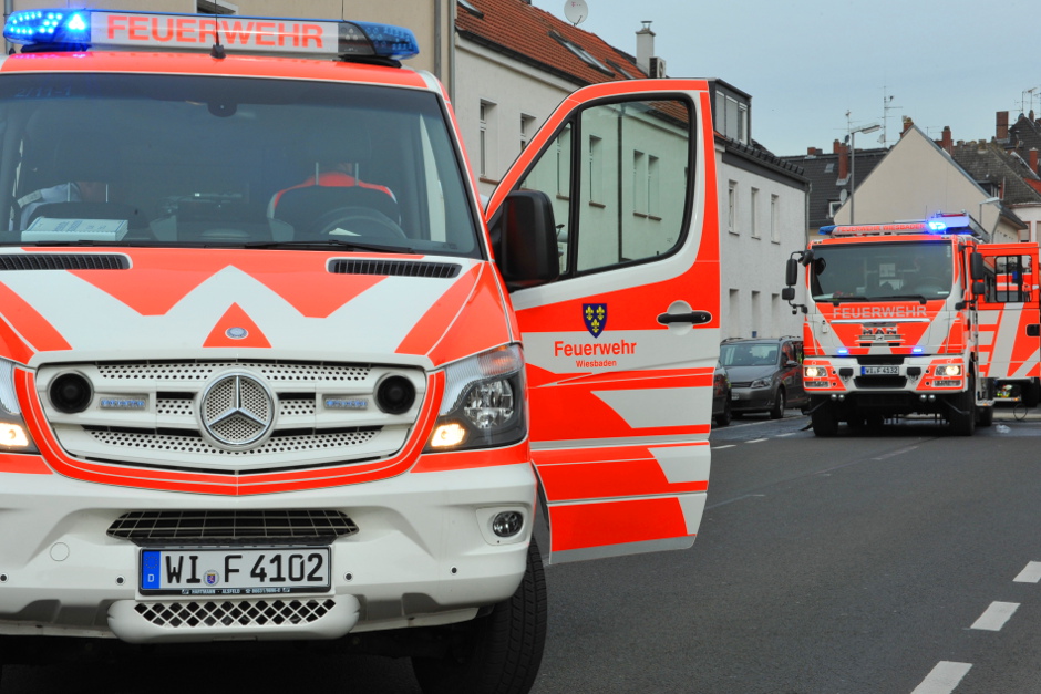 Bei einem Kellerbrand in der Münchhofstraße in Wiesbaden-Kostheim ist am Sonntagmorgen niemand verletzt worden. Wegen der starken Rauchentwicklung erklärte die Feuerwehr die betroffene Doppelhaushälfte zunächst für unbewohnbar.