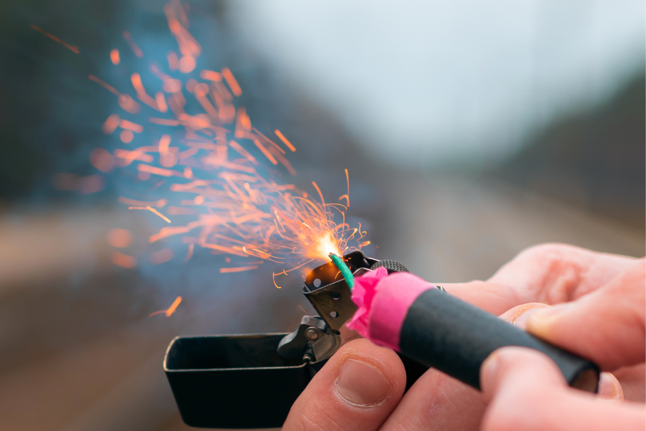 Ein 16-Jähriger ist am Sonntagnachmittag Wiesbaden- Biebrich von einem Feuerwerkskörper getroffen und leicht verletzt worden. Die Polizei sucht nach dem bislang unbekannten Täter.