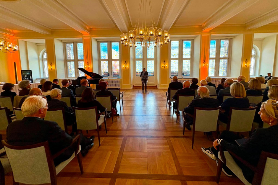 Wiesbaden nimmt Abschied von Ehrenbürger und Ex-OB Rudi Schmitt bei bewegender Gedenkfeier am Samstag im Rathaus.