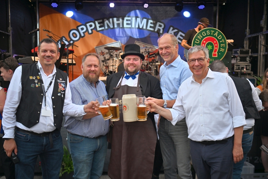 Kloppenheim hält Kerb: Bunte Festmeile, Kerbegickel-Versteigerung, Festumzug und Playbackshow im alten Ortskern.