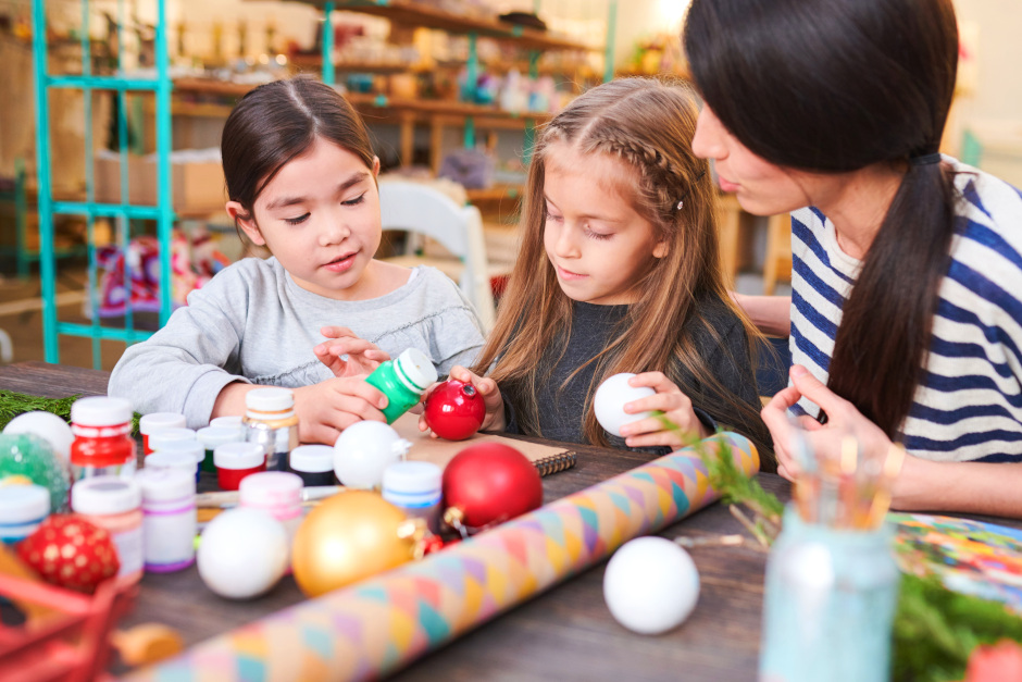 Bunte Organizer aus Holz und Kork: Mitmach-Aktion für Kinder und Erwachsene in der Fasanerie Wiesbaden