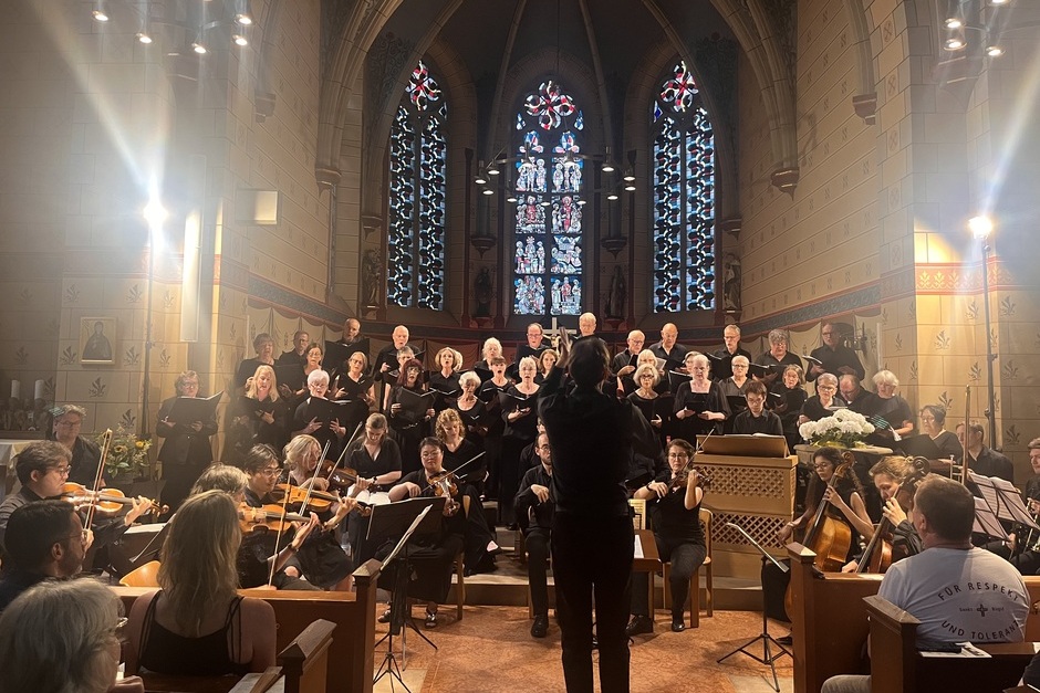 Die Nacht der Kirchen in Wiesbaden lädt zum Mitsingen, Zuhören und Musizieren ein.