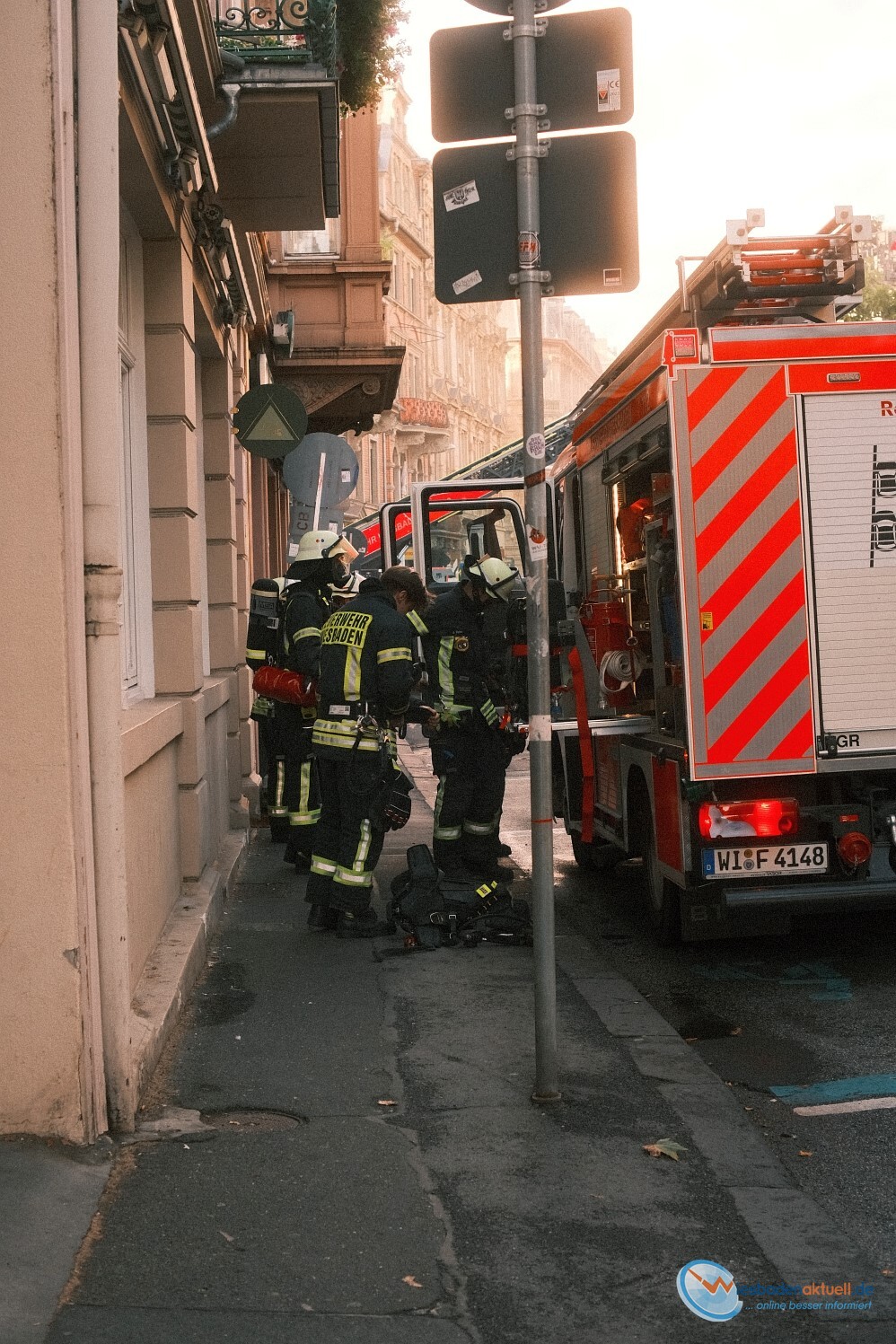 Küchenbrand im Café del Sol: Großeinsatz im historischen Gebäude – Mitarbeiter mittelschwer verletzt