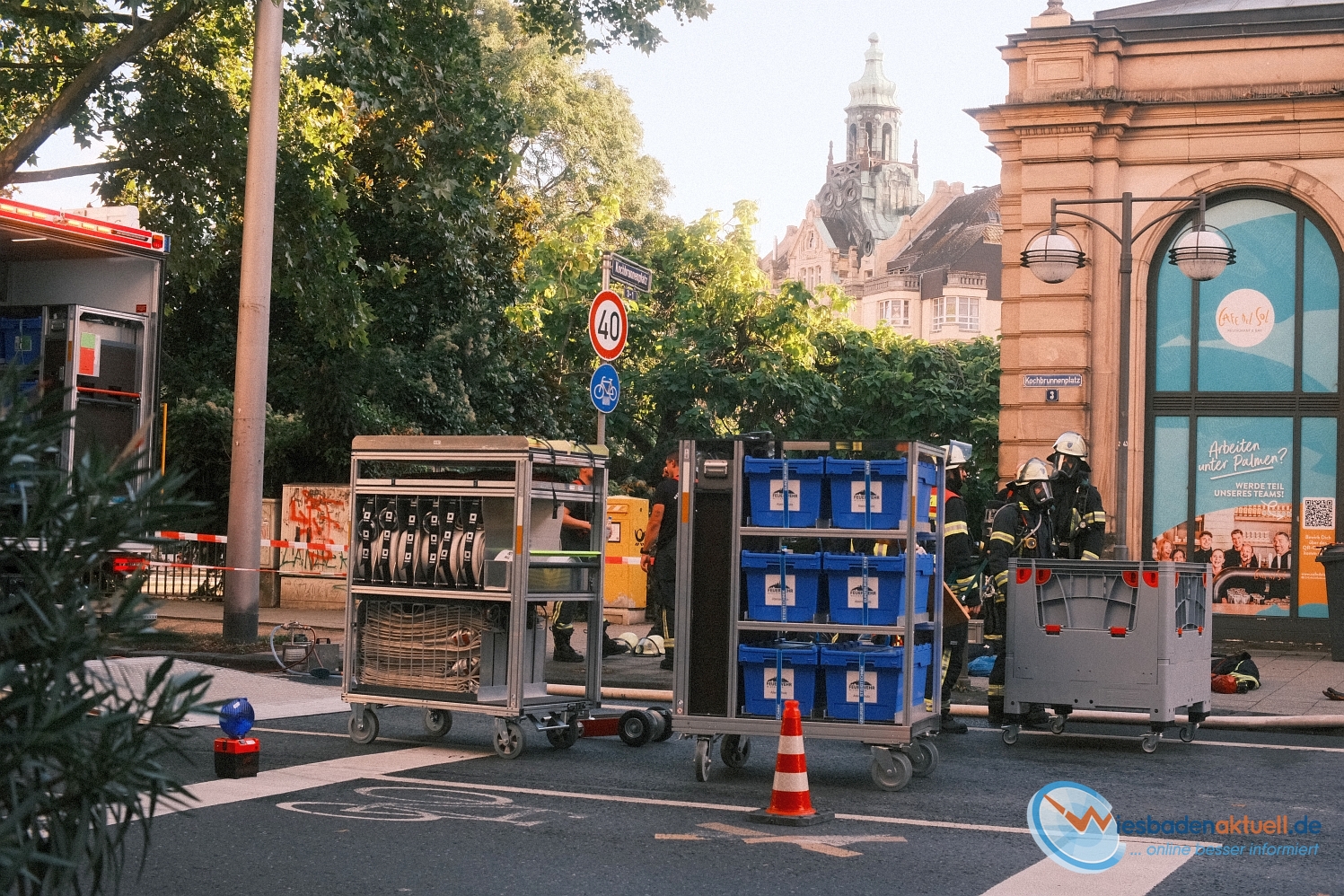 Küchenbrand im Café del Sol: Großeinsatz im historischen Gebäude – Mitarbeiter mittelschwer verletzt
