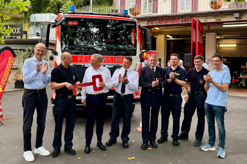 451.000 Euro für die Sicherheit: Wiesbadens Oberbürgermeister Mende übergibt hochmodernes LF 10 an Feuerwehr Sonnenberg!
