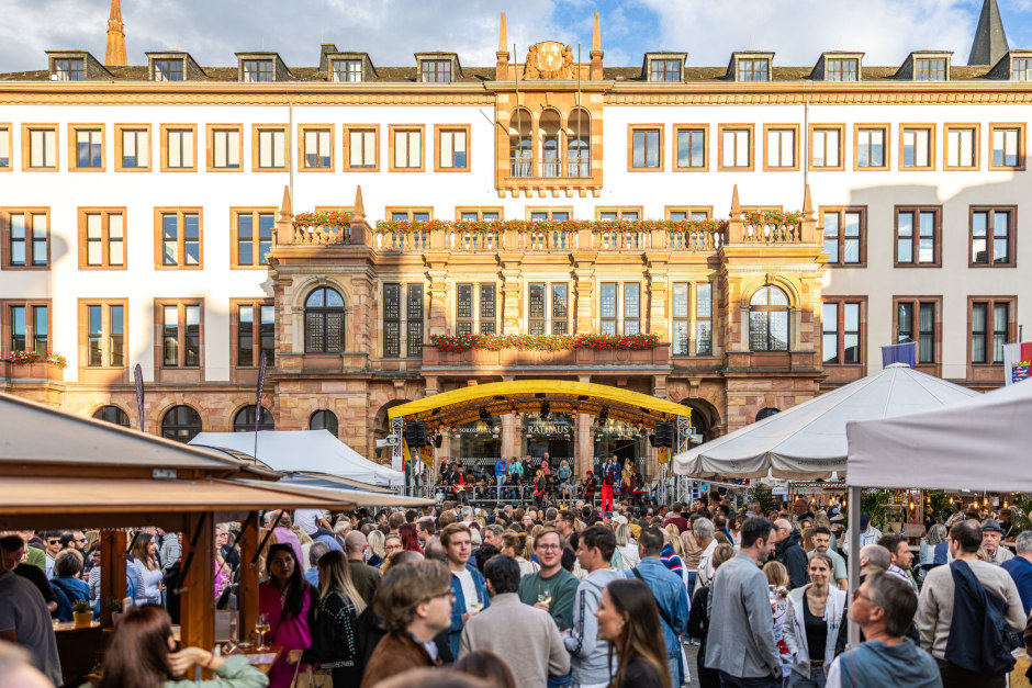 Über 1.000 Weine, „Riesling Vibes“ und pure Gastfreundschaft: Wiesbaden feiert den erfolgreichen Weinwochen-Abschluss