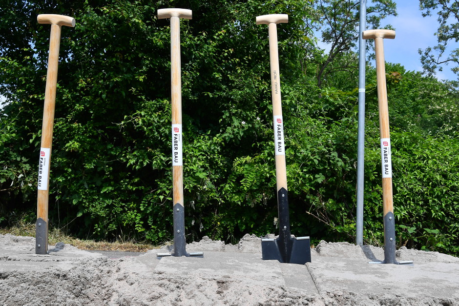 Schluss mit Treppenschleppen: Spatenstich für 4,9-Millionen-Radspindel an der Kaiserbrücke – Wiesbaden und Mainz wachsen zusammen!