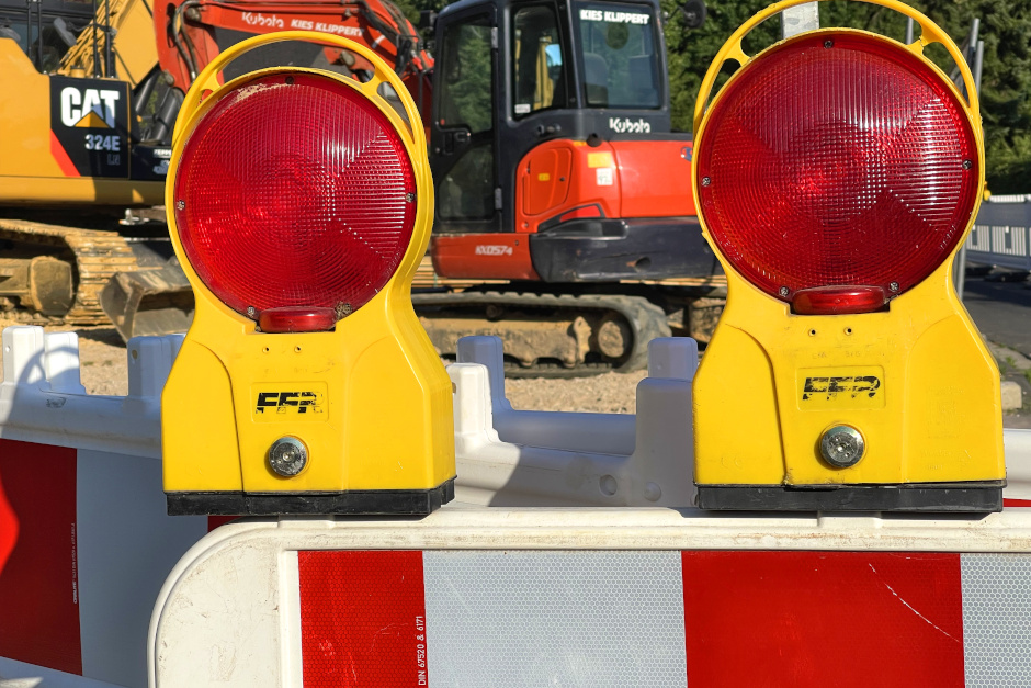 Vollsperrung in Wiesbaden-Erbenheim: Reparaturarbeiten in der Wandersmannstraße nach Wasserrohrbruch.