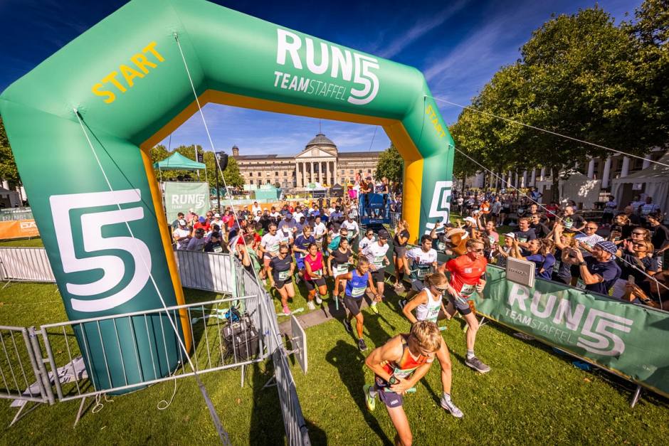 RUN5 TEAMSTAFFEL feiert erfolgreiche Premiere vor dem Wiesbadener Kurhaus