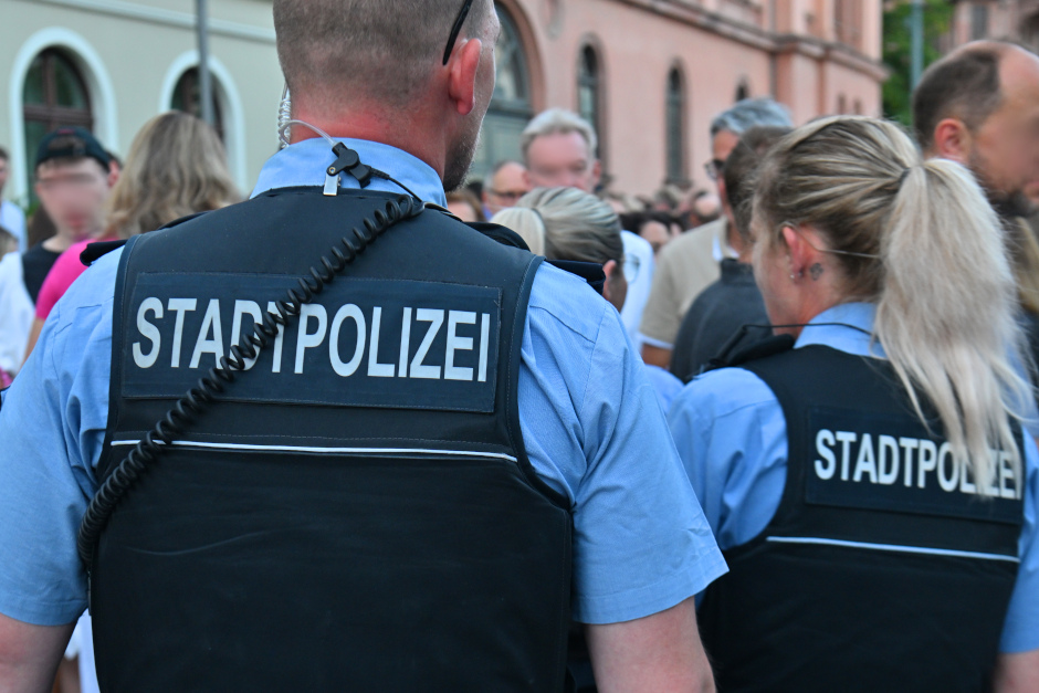 49. Rheingauer Weinwoche: Stadtpolizei Wiesbaden meldet friedlichen Verlauf, keine Rohheitsdelikte und zahlreiche Parkverstöße und Einfahrtversuche.