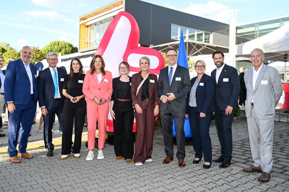 Vertreterinnen und Vertreter der Landeshauptstadt Wiesbaden und des Handwerks nutzten den Jahresempfang für den persönlichen Austausch.