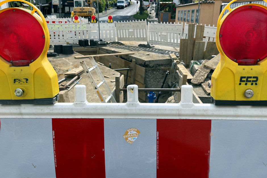 Baustelle dauert länger als geplant: Scharfensteiner Straße in Biebrich bleibt bis Ende September voll gesperrt.