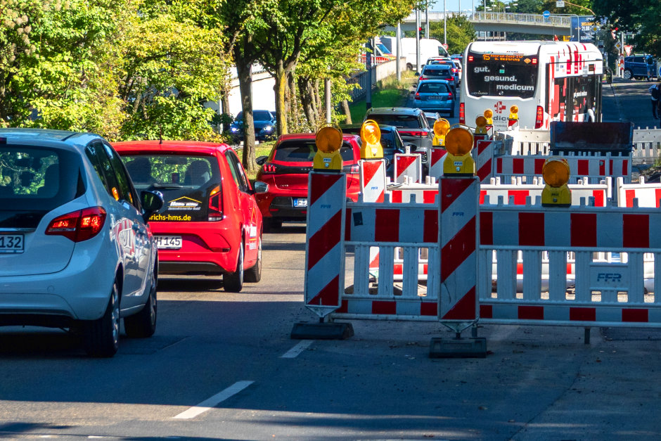 Kanalbau in der Schiersteiner Straße in Wiesbaden sind beendet. Allerdings laufen nochWasserleitungs-Reparatur noch bis 11. September!