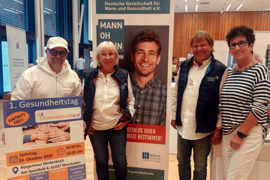 Ein Messestand, an dem die Gespräche nicht abrissen: Beim großen Medizin-Infotag im RheinMain CongressCenter sorgte CURANDUM e.V. aus Wiesbaden-Breckenheim für echtes Aufsehen. Statt anonymer Fachbegriffe brachte der Verein praktische Lebenshilfe, ehrliche Beratung und handfeste Orientierung für Pflege und Vorsorge unters Volk. Mit diesem Rückenwind steuert das Team nun direkt auf den nächsten Meilenstein zu: Am Samstag, 24. Oktober, feiert der 1. Gesundheitstag im Bürgerhaus Medenbach Premiere.