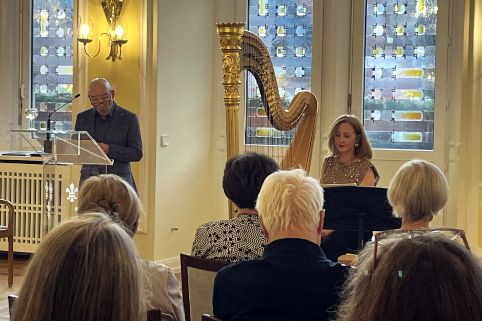 Weiblicher Geist und himmlische Harfenklänge. Der Festsaal im Wiesbadener Rathaus taucht ein in die jüdischen Salons von Berlin!