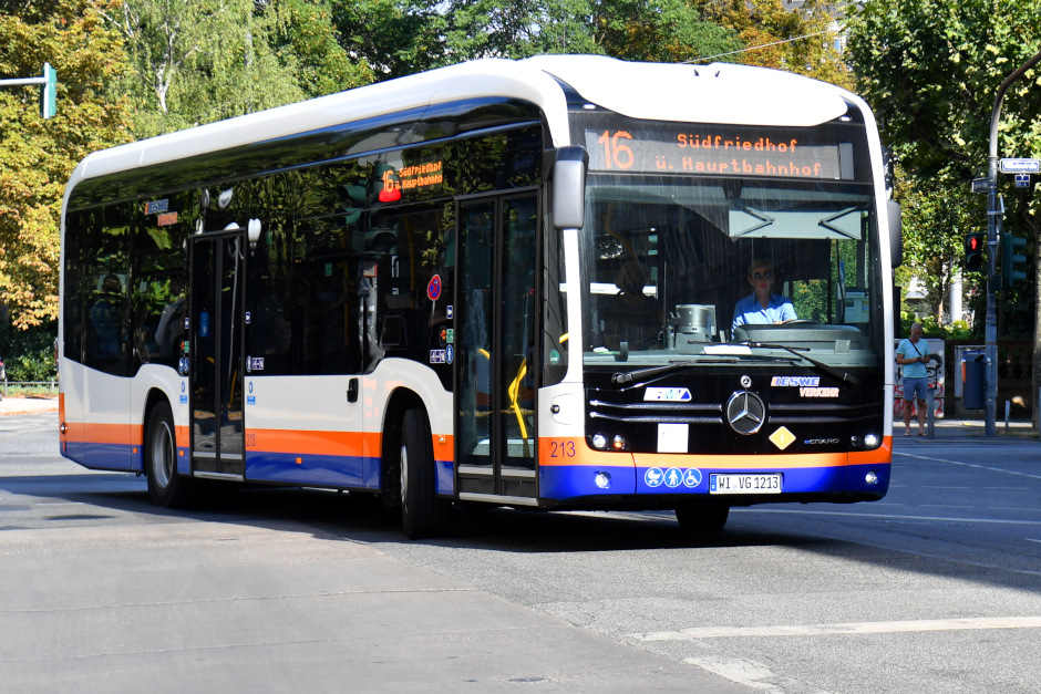 Mit dem Bus zum Wiesbadener Stadtfest: Kostenloses Busfahren am verkaufsoffenen Sonntag – Veranstaltungsticket für 5,20 Euro an anderen Tagen – ESWE Verkehr verstärkt Linien und setzt Gelenkbusse ein