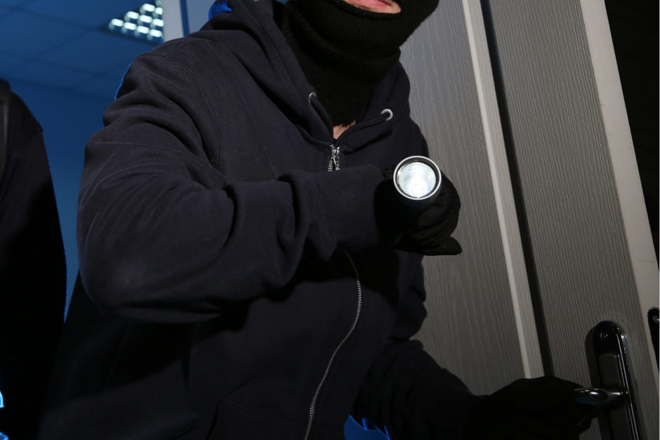 Einbruch in Gaststätte in der Nacht von Montag auf Dienstag in Wiesbaden- Täter erbeuten Bargeld.