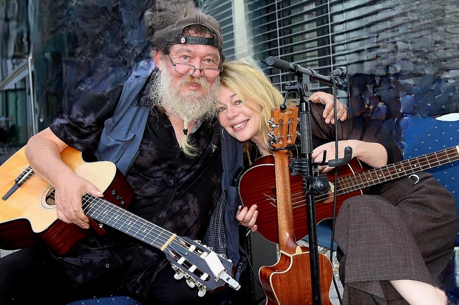 Das The Instant UkeBox Duo mit Sabine Gramenz und Udo Parker lädt in Wiesbaden zu einer musikalischen Reise ein.