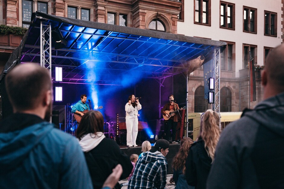 Wiesbadener Jesusfestival lockt mit Pop, Rock und Kids-Programm auf dem Schlossplatz