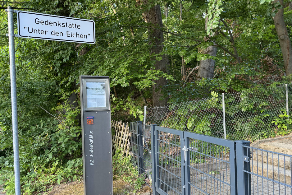 Öffentlicher Rundgang in der KZ-Gedenkstätte „Unter den Eichen": Stadtarchiv Wiesbaden bietet Führung am 22. Oktober um 17.30 Uhr – Dauerausstellung erinnert an rund 100 Häftlinge des KZ-Außenlagers Hinzert – Anmeldung erforderlich – Eintritt frei