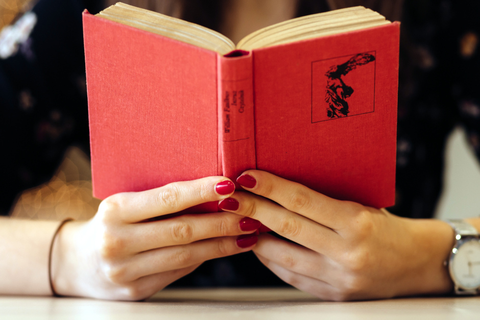 Louise Kennedy stellt ihren neuen Roman „Red“ im Wiesbadener Literaturhaus vor