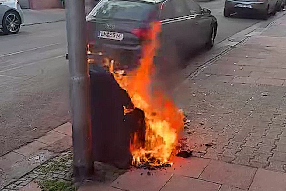 In Wiesbaden-Biebrich ist es in den vergangenen Tagen zu zwei Bränden gekommen, bei denen jeweils Müllbehälter betroffen waren. Die Polizei hat die Ermittlungen aufgenommen und bittet um sachdienliche Hinweise.