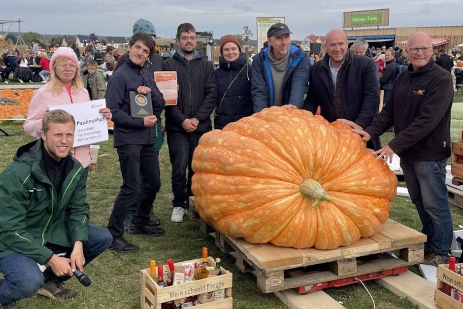 Am Samstag, 3. Oktober 2026, findet bei Paul’s Bauernhof in Hofheim-Wallau die 2. Hessische Kürbiswiegemeisterschaft der Riesenkürbisse statt
