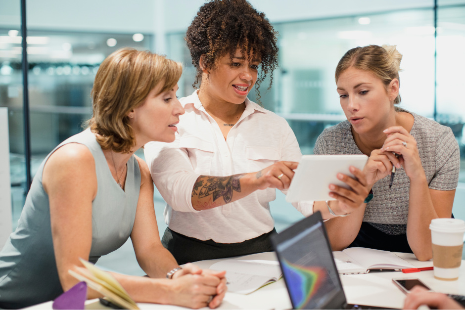 Ein Infotag bot zahlreichen Frauen in Wiesbaden Tipps zu Jobsuche und Wiedereinstieg.